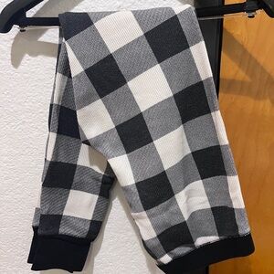 Old Navy Black & White Buffalo Plaid Knit Leggings